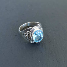 Charger l&#39;image dans la galerie, Bague indienne en argent 925 Topaze bleue
