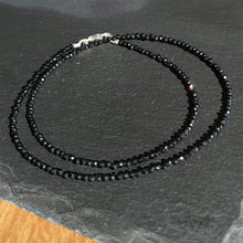 Charger l&#39;image dans la galerie, Collier en pierres onyx
