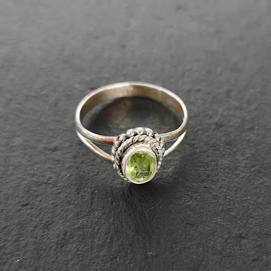 Bague en argent pierre péridot