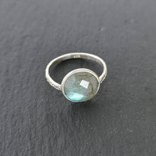 Charger l&#39;image dans la galerie, Bague en argent 925 labradorite Prerna
