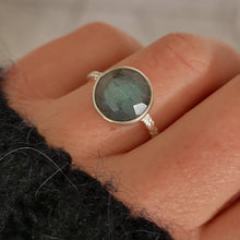 Charger l&#39;image dans la galerie, Bague en argent 925 labradorite Prerna
