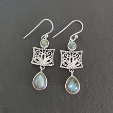 Charger l&#39;image dans la galerie, Boucles d&#39;oreilles en argent pierre labradorite
