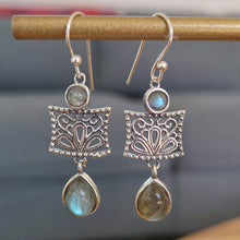 Charger l&#39;image dans la galerie, Boucles d&#39;oreilles en argent pierre labradorite
