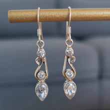 Charger l&#39;image dans la galerie, Boucles d&#39;oreilles argent zircons Jyothi
