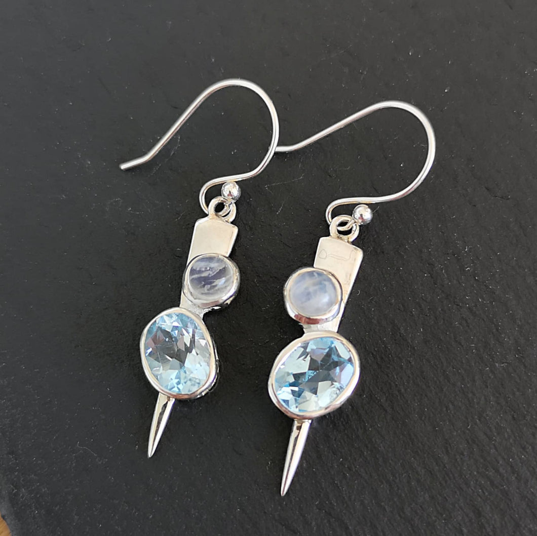 Boucles d'oreilles en pierres topaze bleue et pierre de lune Jyothi