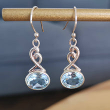 Charger l&#39;image dans la galerie, Boucles d&#39;oreilles en argent pierres topazes bleues Jaipur
